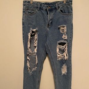 Boyfriend jeans with frayed legs and ripped